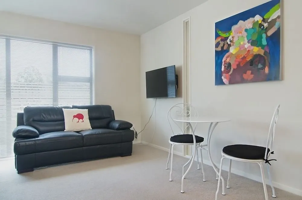 Apartment Carlton Villa 2 - Christchurch Holiday Homes New Zealand