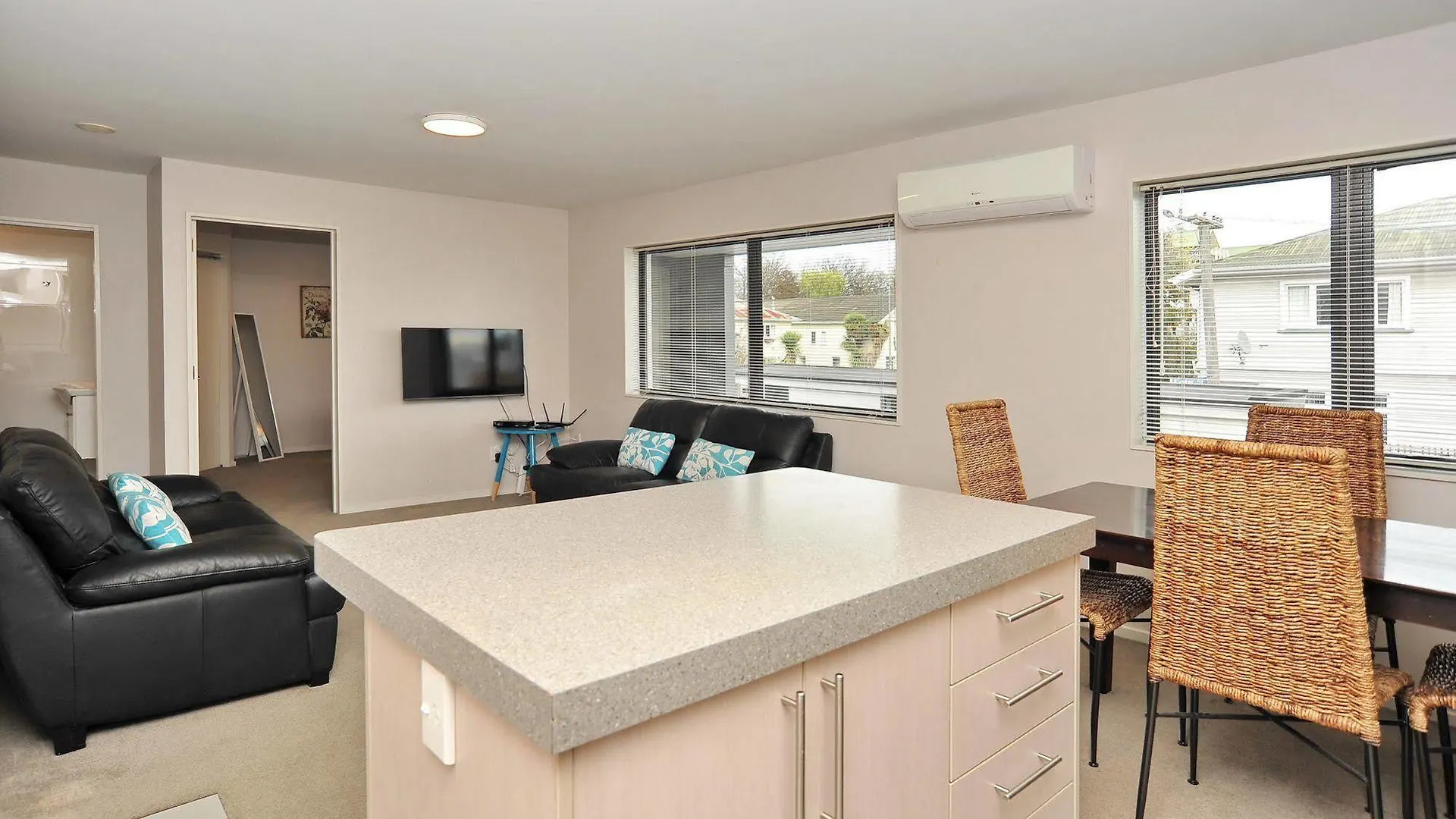 Apartment Carlton Villa 2 - Christchurch Holiday Homes New Zealand